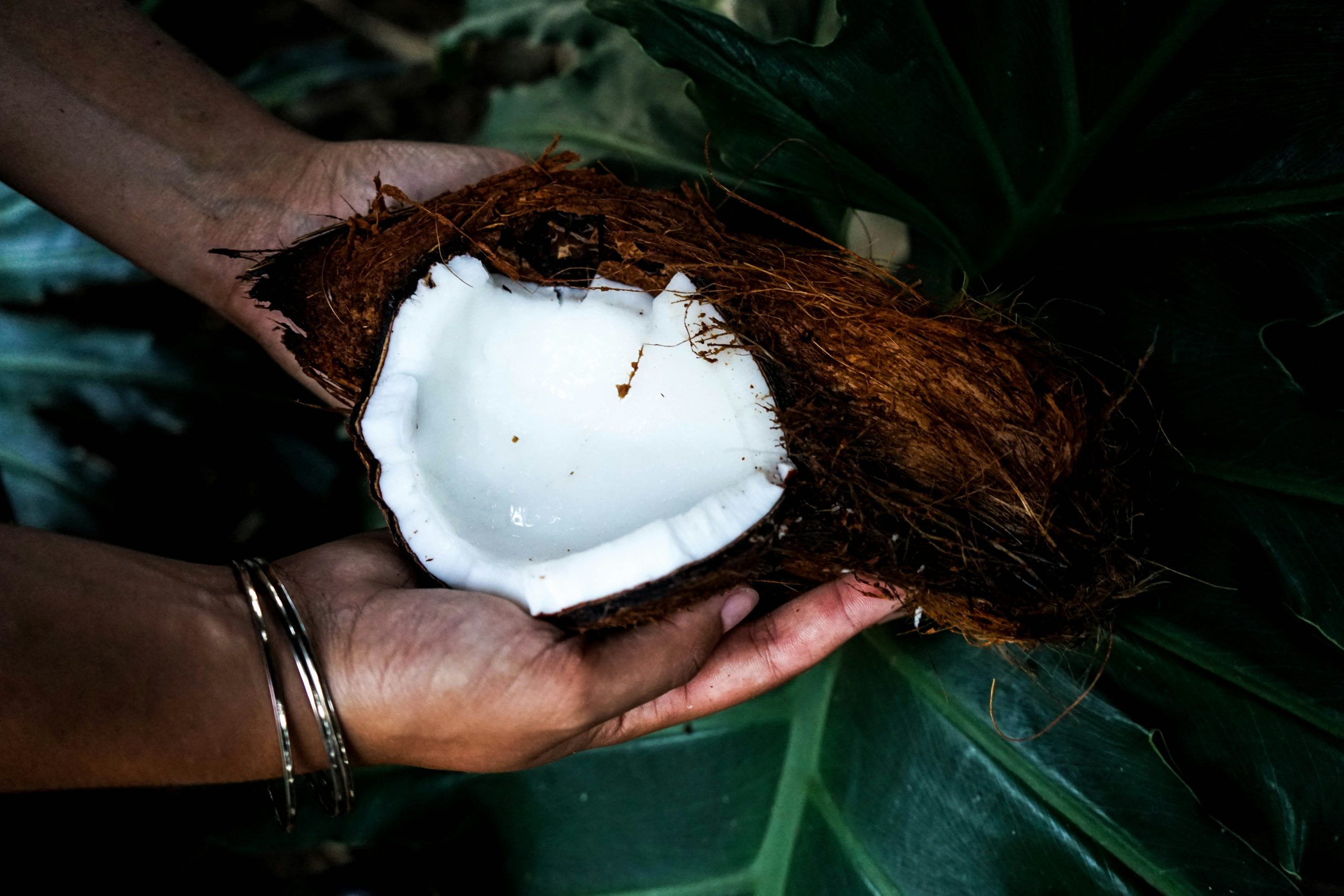 Lire la suite à propos de l’article Le massage abhyanga à l&rsquo;huile de coco en été